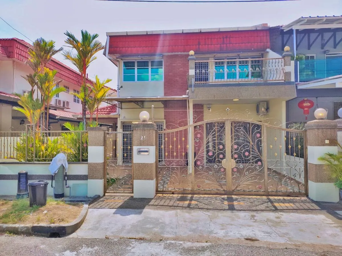 Holiday home X Semi-Detached, Up To 24 Pax, 3200Sqft, 4 Bedrooms, 3 Bathrooms, 4 Car Parks Bayan Lepas