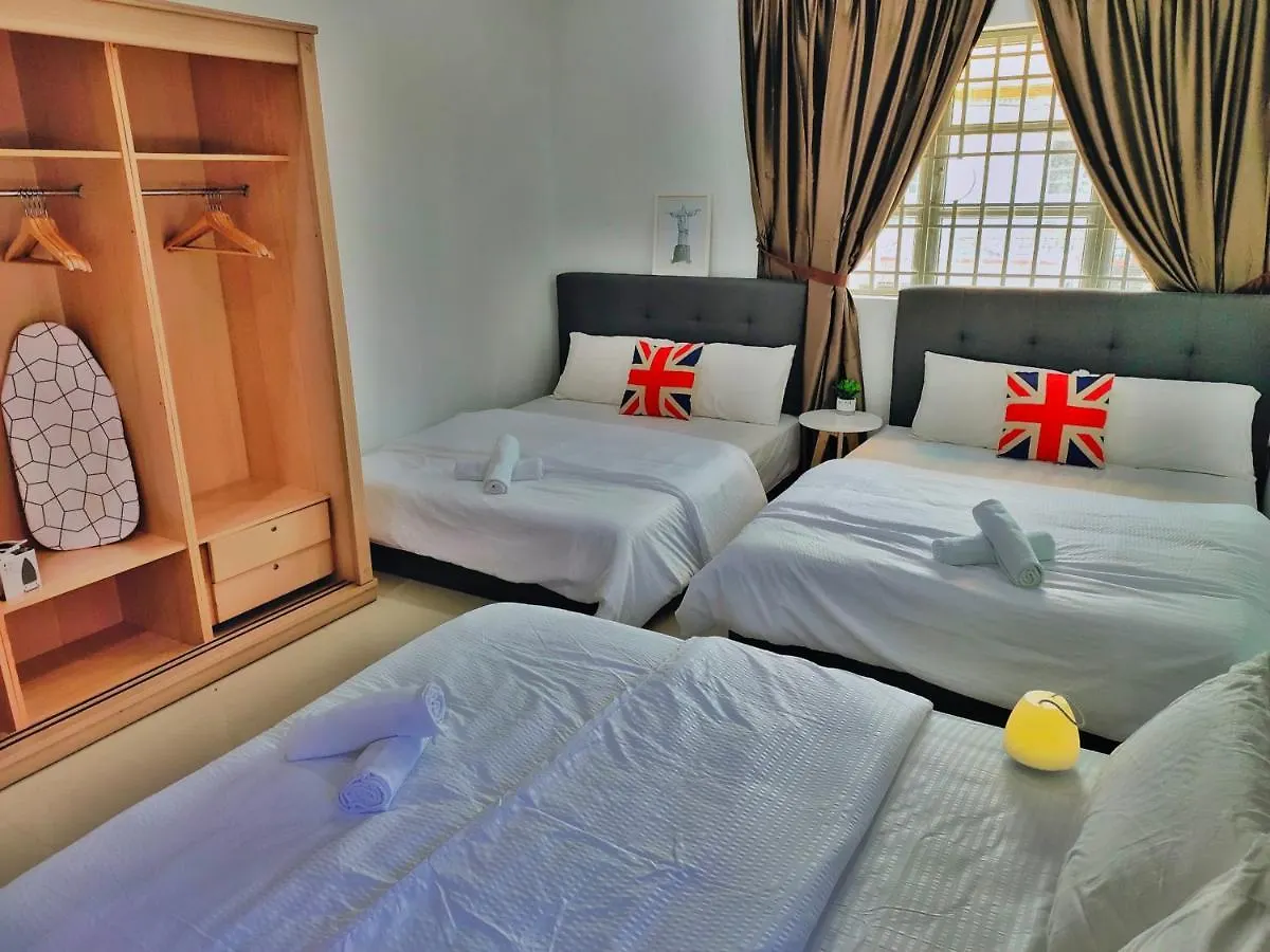 X Semi-Detached, Up To 24 Pax, 3200Sqft, 4 Bedrooms, 3 Bathrooms, 4 Car Parks Bayan Lepas Holiday home