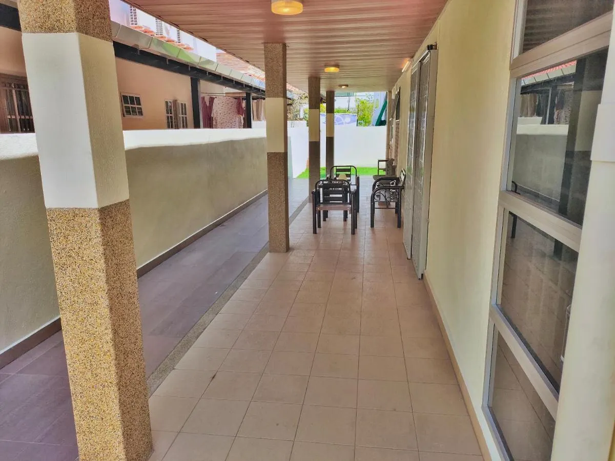 X Semi-Detached, Up To 24 Pax, 3200Sqft, 4 Bedrooms, 3 Bathrooms, 4 Car Parks Bayan Lepas Holiday home